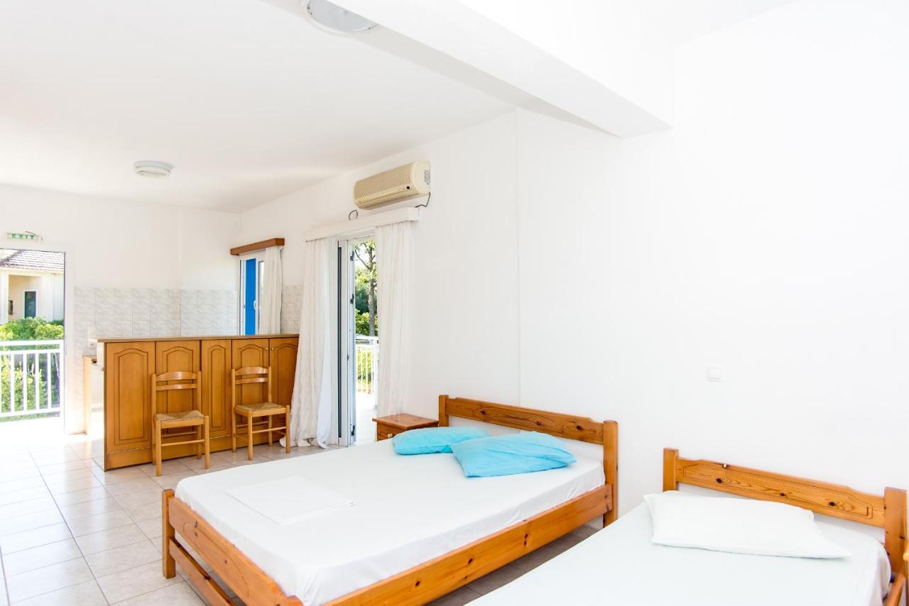Blue White Apartments - Kefallonia Poolside Retreats Spartia  Exterior photo